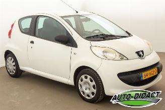 Peugeot 107 1.0-12V XR picture 2