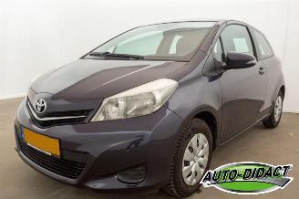 uszkodzony samochody osobowe Toyota Yaris 1.0 VVT-i Airco Camera Aspiration 2012/5