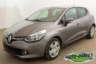 Schadeauto Renault Clio 1.5 dCi Airco Pano Navi 2015/4