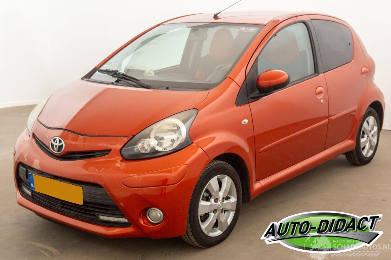 Toyota Aygo 1.0 VVT-i Airco 117.759 km NAP Dynamic Orange
