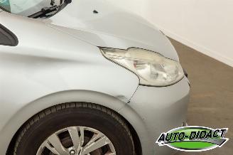 Peugeot 208 1.4 VTi Envy Clima picture 39