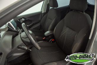 Peugeot 208 1.4 VTi Envy Clima picture 23