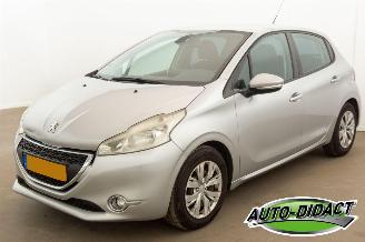 Schadeauto Peugeot 208 1.4 VTi Envy Clima 2012/9