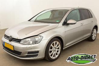 Vaurioauto  passenger cars Volkswagen Golf 1.6 TDI Highline Clima Navi 2013/5