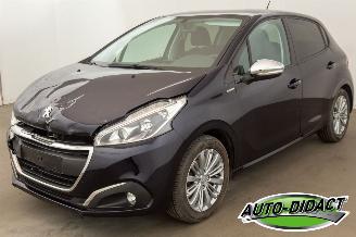 krockskadad bil auto Peugeot 208 1.2 Airco 124.822 km 2017/10