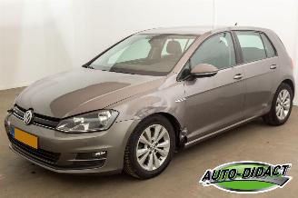 uszkodzony samochody osobowe Volkswagen Golf 1.0 TSI Navi Clima Comfortline 2015/10