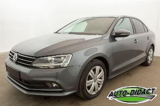 Vaurioauto  passenger cars Volkswagen Jetta 1.2 TSI Airco Navi 100.241 km 2015/7