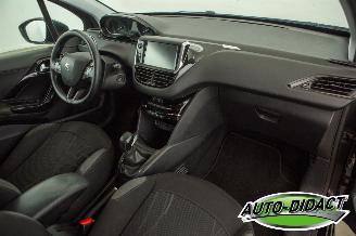 Peugeot 208 1.2 VTi Clima Navi Envy picture 21