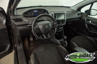 Peugeot 208 1.2 VTi Clima Navi Envy picture 24