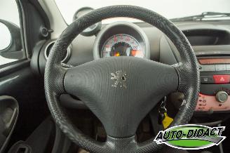 Peugeot 107 1.0-12V Airco Millesim picture 5