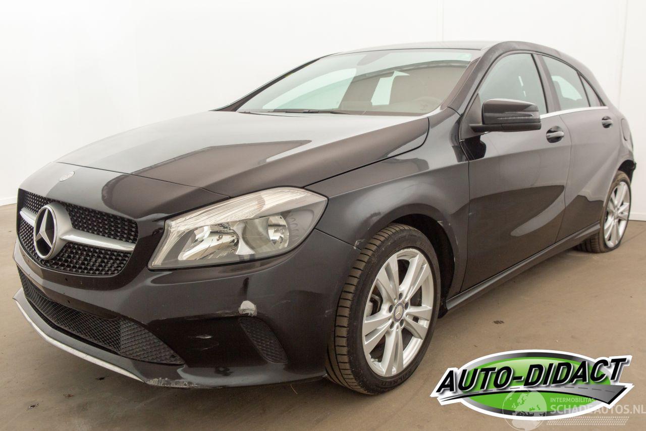 Mercedes A-klasse 180d Airco Navi Half Leder