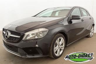 Unfallwagen Mercedes A-klasse 180d Airco Navi Half Leder 2016/11