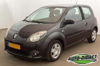 Vaurioauto  passenger cars Renault Twingo 1.2-16V Airco Dynamique 2011/2