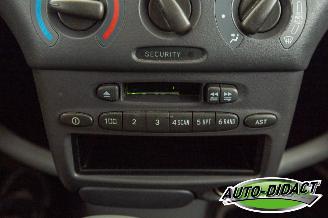 Toyota Yaris 1.3-16V Automaat VVT-i Sol picture 8