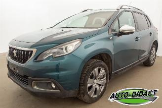 Coche accidentado Peugeot 2008 1.2 Access Clima Navi 2017/4