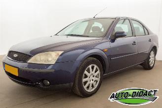 Coche accidentado Ford Mondeo 2.0-16V Trend Airco 2002/1