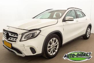 Schadeauto Mercedes GLA 180 Automaat Clima Navi Camera Business Solution Limited 2019/8