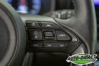 Toyota Yaris 1.5 Hybrid Automaat Clima Navi Camera 130 Executive picture 17