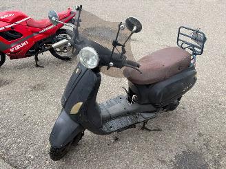 Schade scooter Znen  VPA 2 2012/10