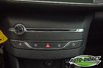 Peugeot 308 1.6 Active Clima Navi Camera Pano picture 10