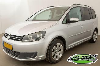 damaged passenger cars Volkswagen Touran 1.4 TSI Automaat Clima 7p. Comfortline 2010/11