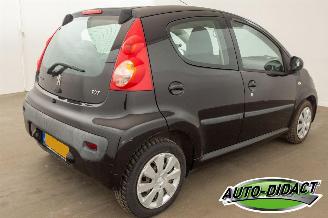 Peugeot 107 1.0-12V XS Airco picture 4