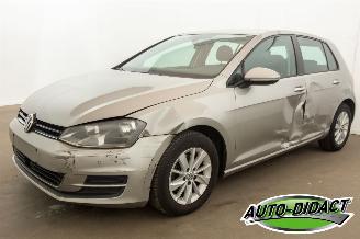 Damaged car Volkswagen Golf 1.6 TDI Clima Navi Trendline 2014/2