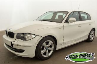 uszkodzony samochody osobowe BMW 1-serie 116i 90kw 93.407 km Airco 2011/3