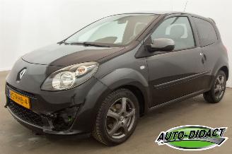 damaged passenger cars Renault Twingo 1.2-16V Airco 104.391 km NAP Collection 2011/5
