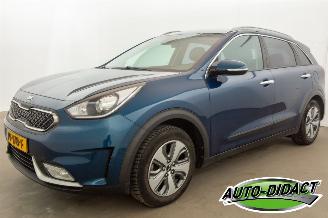 Vaurioauto  passenger cars Kia Niro 1.6 GDi Hybrid Automaat Navi Camera Clima DynamicLine 2017/6