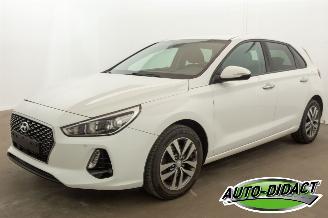 Vaurioauto  passenger cars Hyundai I-30 1.0 Navi Camera Clima 2017/5