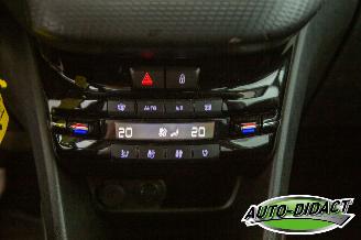 Peugeot 2008 1.2 60kW Navi Clima Access picture 9