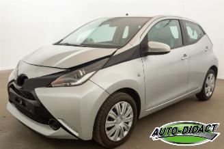 Voiture accidenté Toyota Aygo 1.0 X-Play Airco Camera 2017/3