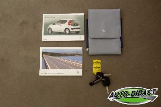 Peugeot 107 1.0-12V Black & Silver picture 20