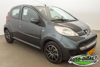 Peugeot 107 1.0-12V Airco Sublime picture 2