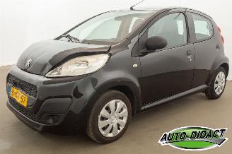 Vaurioauto  passenger cars Peugeot 107 1.0 Airco Access Accent 2013/4