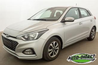 skadebil auto Hyundai I-20 1.2 Airco Navi Camera Hagelschade 2018/11