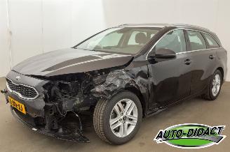 Schadeauto Kia Ceed 1.0 T-GDi Navi Camera Clima DynamicLine 2021/8