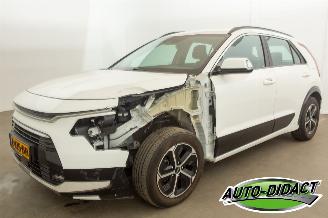 skadebil auto Kia Niro 1.6 GDi Hybrid Automaat Digi Dash Camera DynamicLine 2024/4