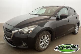 krockskadad bil auto Mazda 2 1.5 Skyactive Navi Airco 2016/4