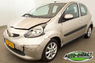 krockskadad bil auto Toyota Aygo 1.0-12V Airco 2008/3
