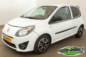 Vaurioauto  passenger cars Renault Twingo 1.2-16V Airco Collection 2011/2