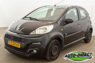 damaged passenger cars Peugeot 107 1.0 Airco Envy 2013/9