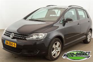 damaged passenger cars Volkswagen Golf plus 1.6 Clima Trendline 2010/2