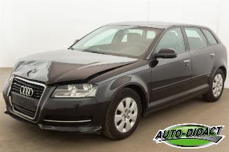uszkodzony samochody osobowe Audi A3 1.6 TDI Leder Clima Attraction 2012/5
