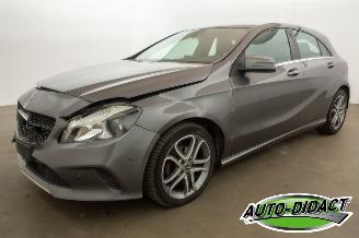 krockskadad bil auto Mercedes A-klasse A180d Automaat Navi Camera Airco 2017/5