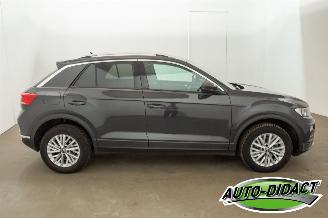 Volkswagen T-Roc 1.0 TSI Digi Dash Navi Camera Clima Style Business picture 37