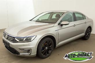 Unfallwagen Volkswagen Passat 1.4 TSI GTE Automaat Navi Clima 2015/12