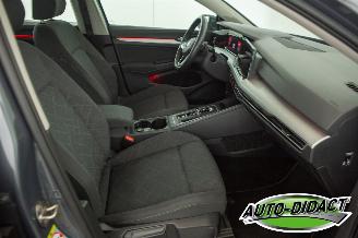 Volkswagen Golf 1.0 eTSI Automaat Digi Dash Navi Life picture 18