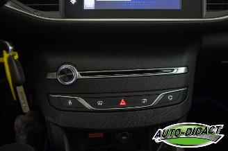 Peugeot 308 1.2 PureTech Pano Navi Clima Blue Lease Executive picture 9